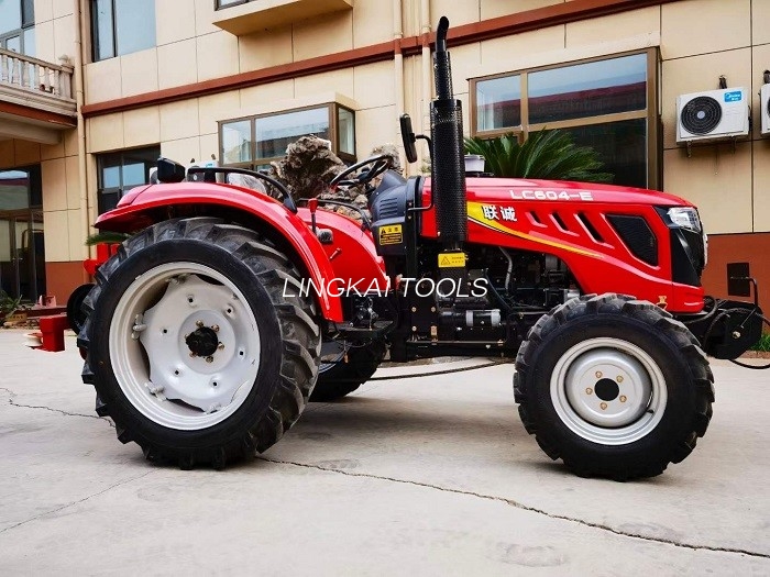 Tractormotortrekker voor het rijgen van transmissielijnen