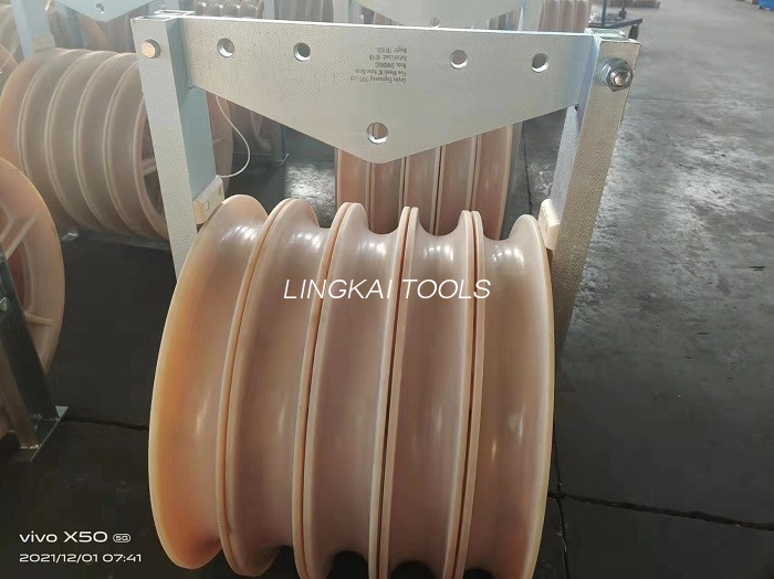 822 mm transmissie-bovenkabelrol met grote diameter, nylon schijfblokkatrol met drie wielen